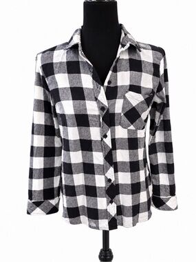 Kut from the Kloth Black/ White Plaid Women’s ButtonDown Shirt small 100% cotton